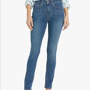 Levi’s Women’s Slimming Skinny Jeans